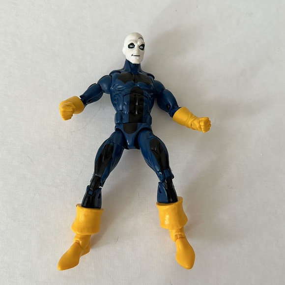 Action Figure - Picture 4 of 5